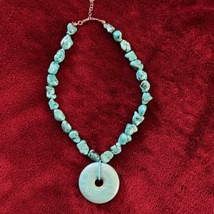 Turquoise necklace with round pendant
